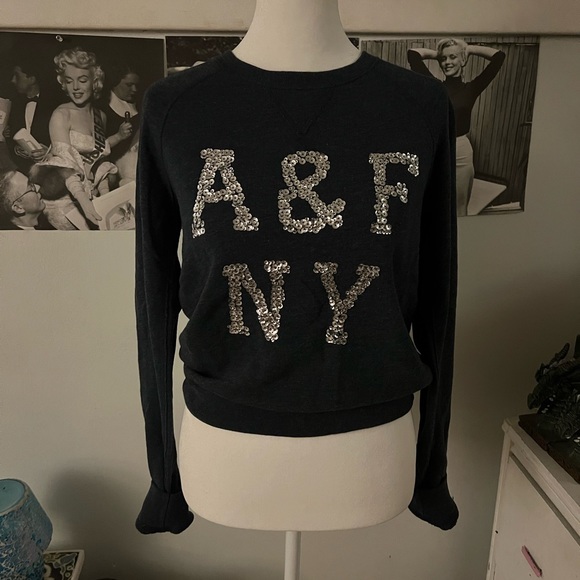 Y2K Abercrombie & Fitch Crew Neck 🤍 - Picture 2 of 4